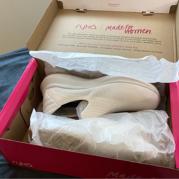 Ryka Fling Slip on9.5 Wide  Sneaker Shoe White - Picture 14 of 14